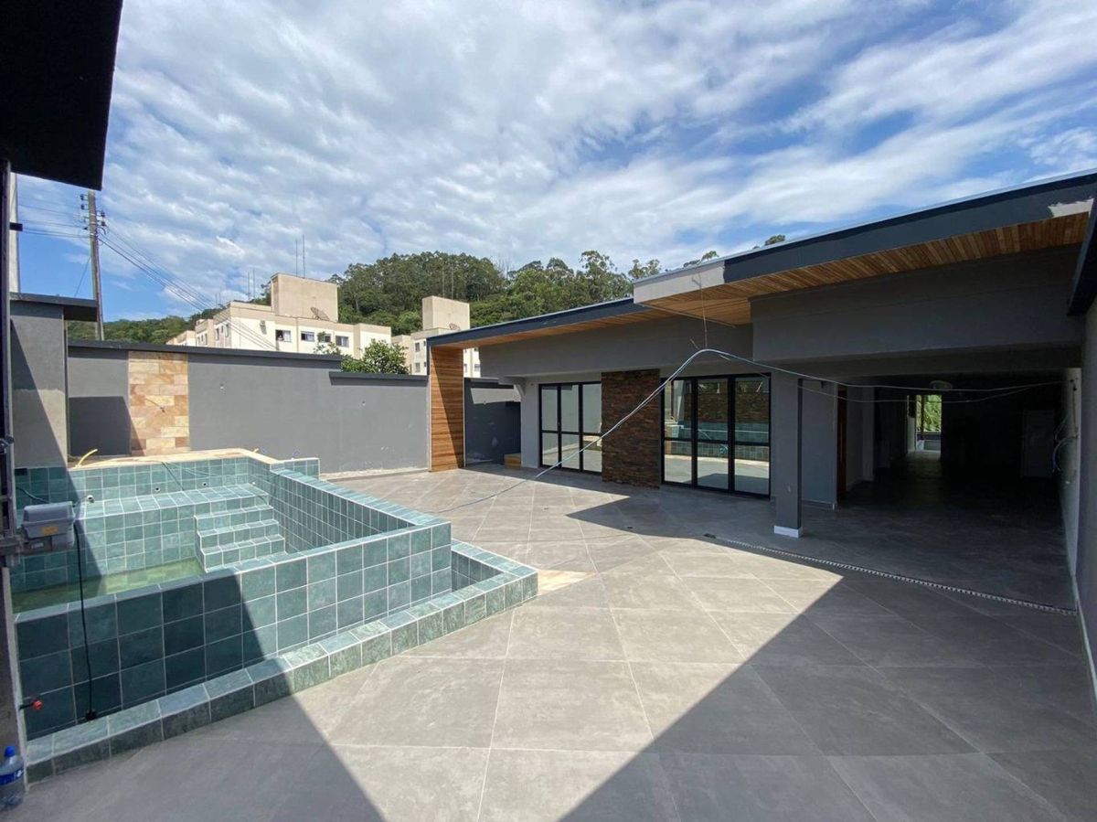 Casa à venda no Fazendinha: 