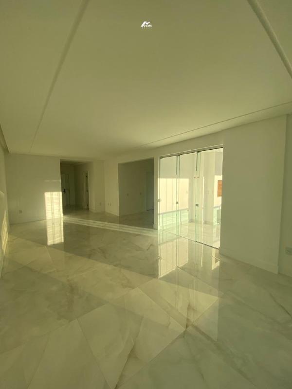 Apartamento à venda no Meia Praia: 