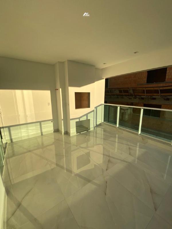 Apartamento à venda no Meia Praia: 