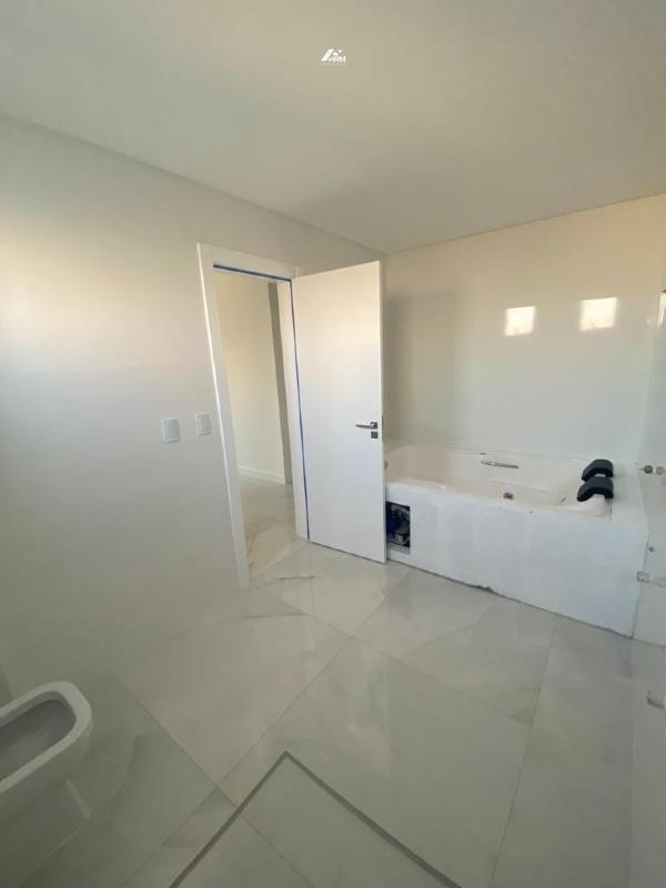 Apartamento à venda no Meia Praia: 