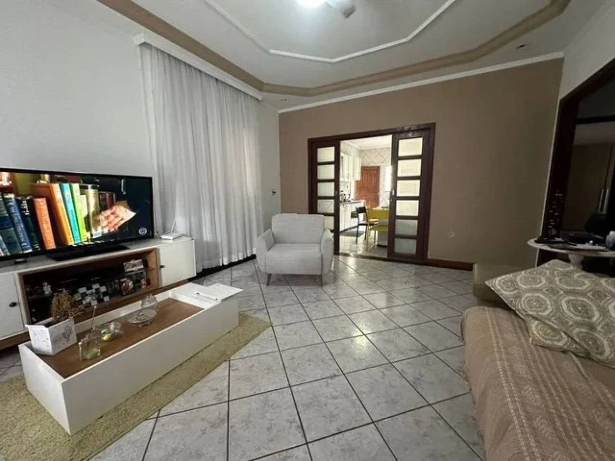 Casa à venda no Centro: 