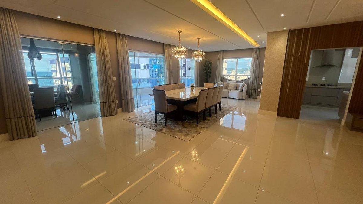 Apartamento à venda no Meia Praia: 