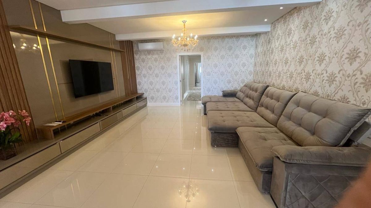 Apartamento à venda no Meia Praia: 