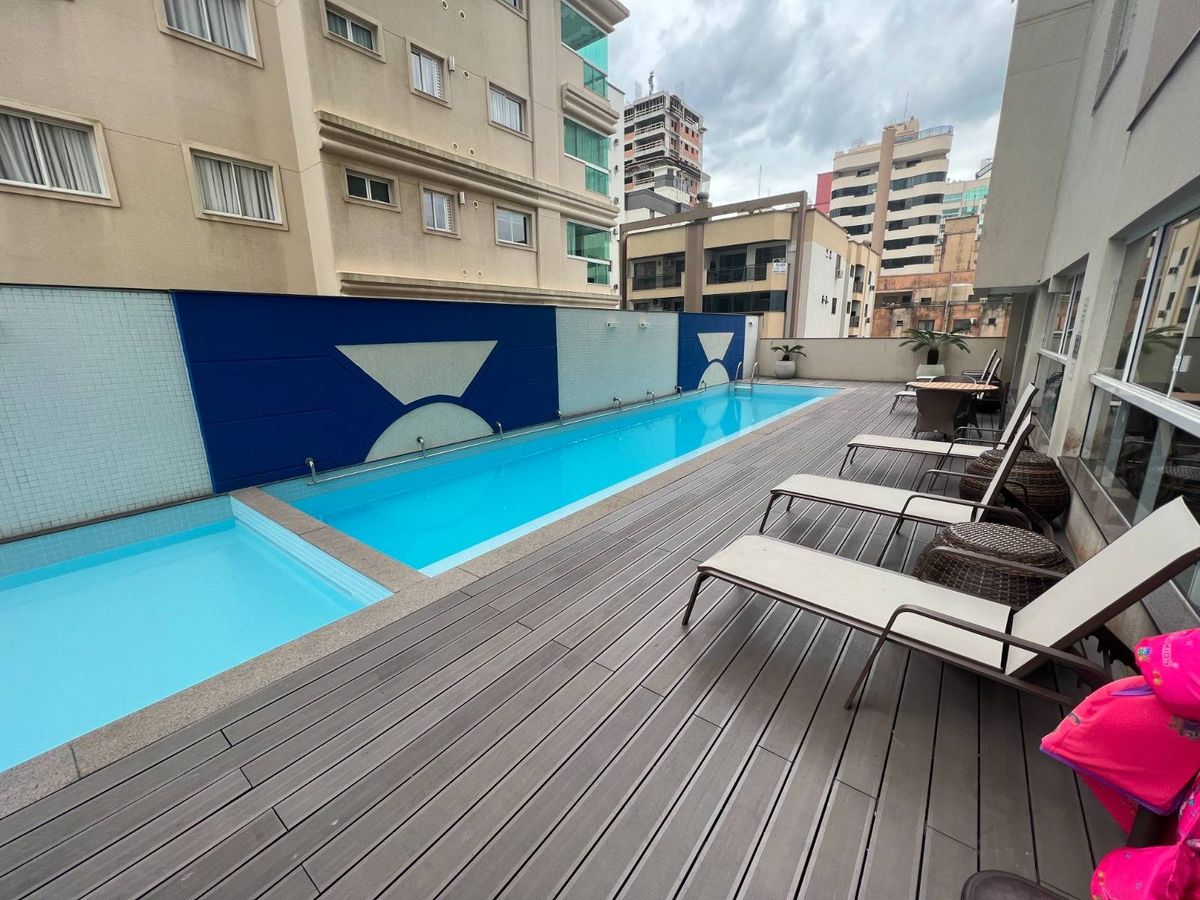 Apartamento à venda no Meia Praia: 