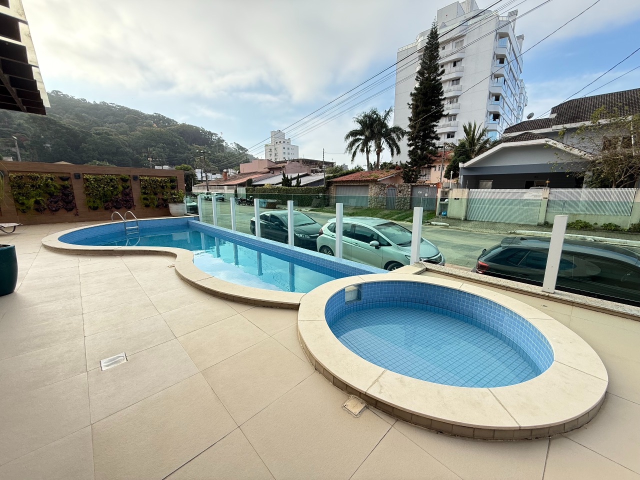 Cobertura à venda no Cabeçudas: 