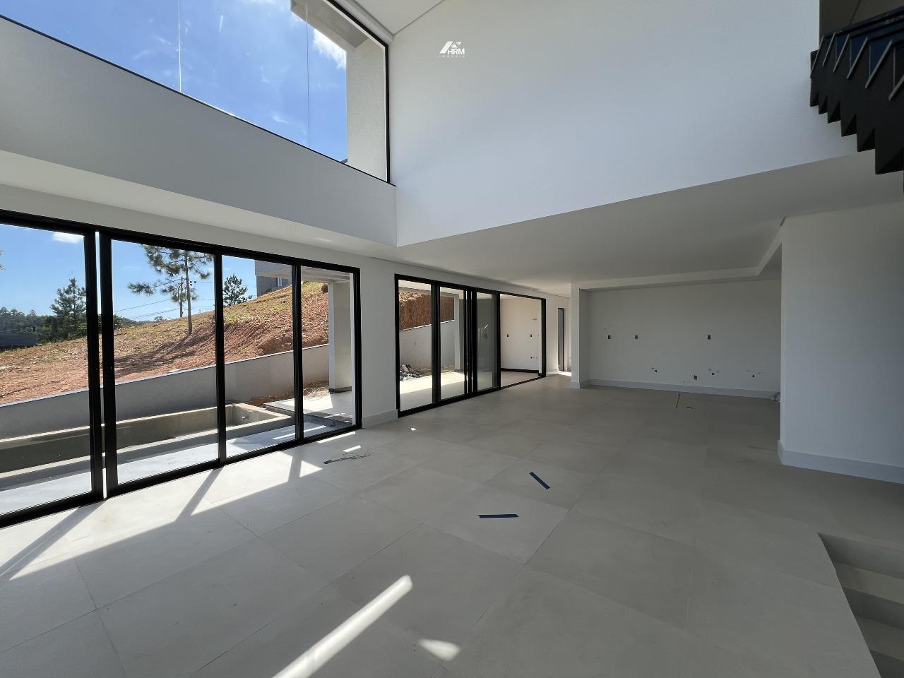 Casa de Condomínio à venda no Centro: 