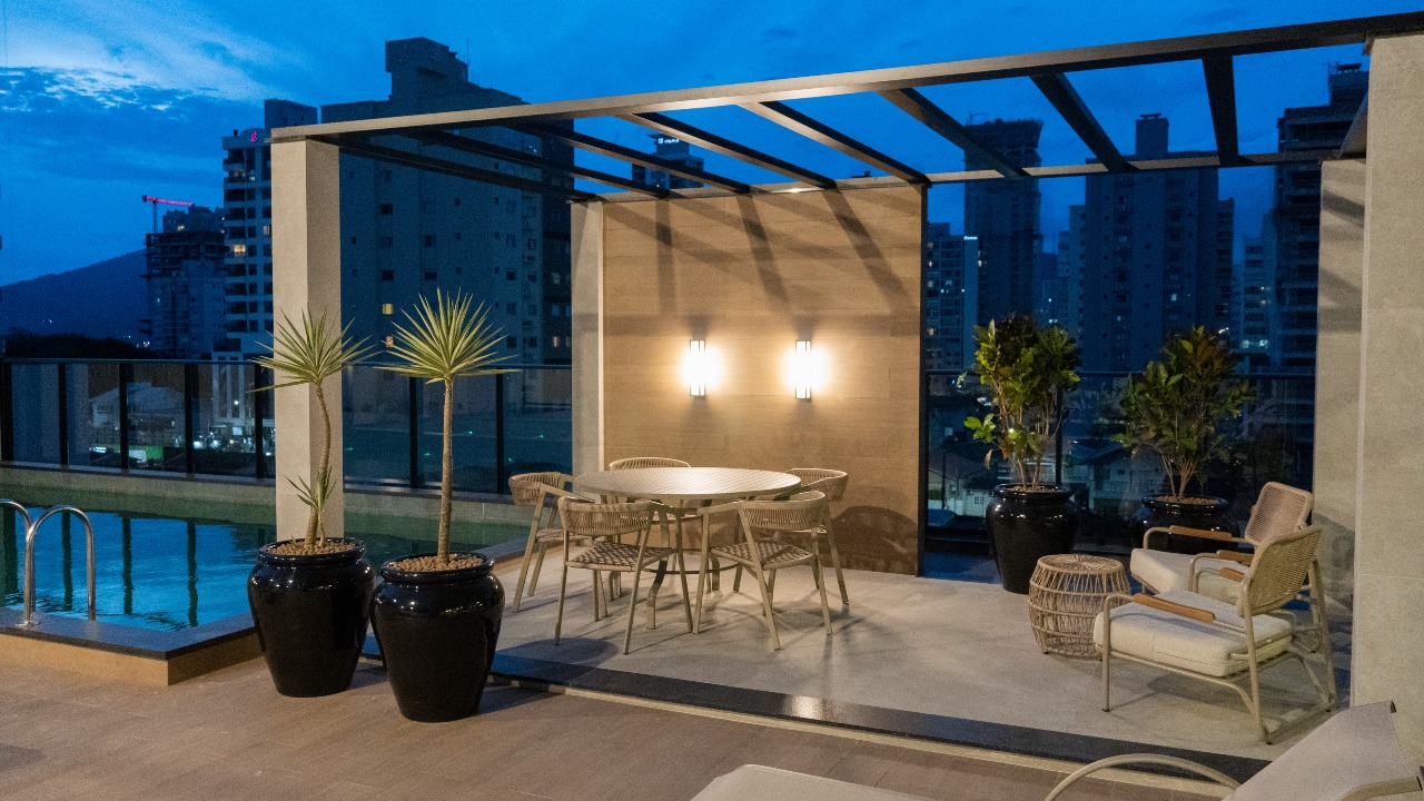 Apartamento à venda no Meia Praia: 