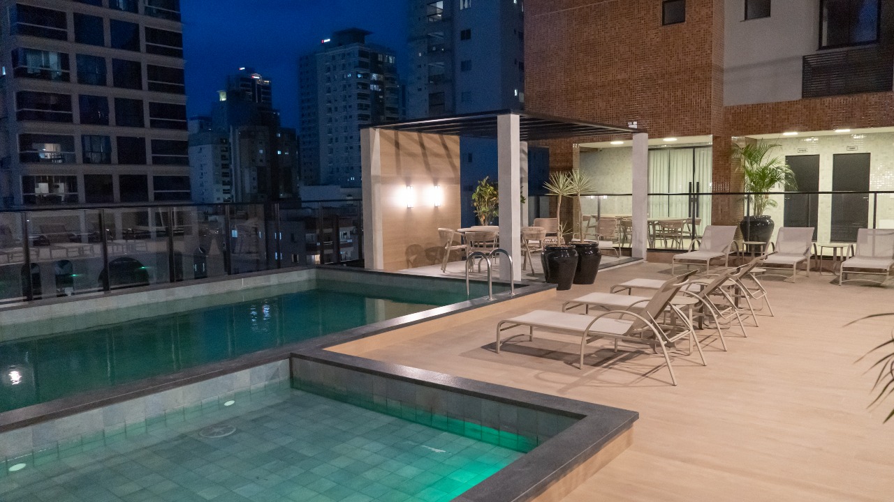 Apartamento à venda no Meia Praia: 