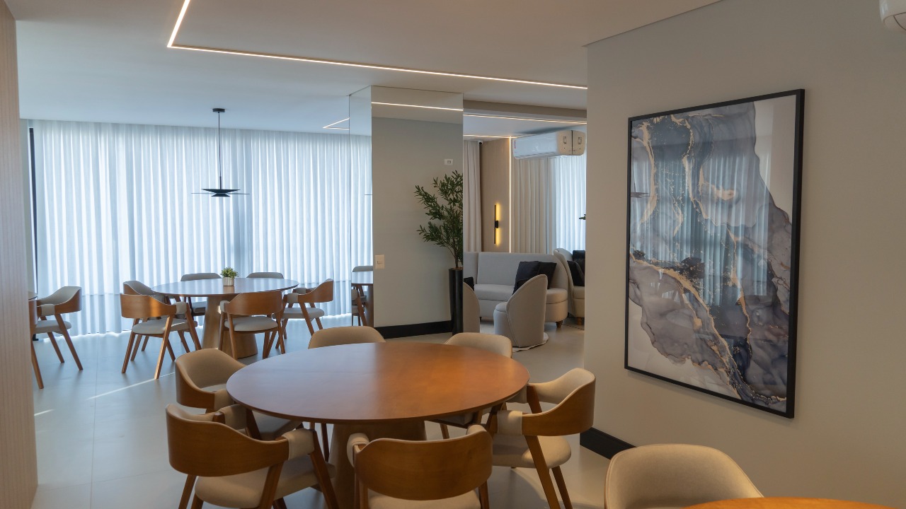 Apartamento à venda no Meia Praia: 