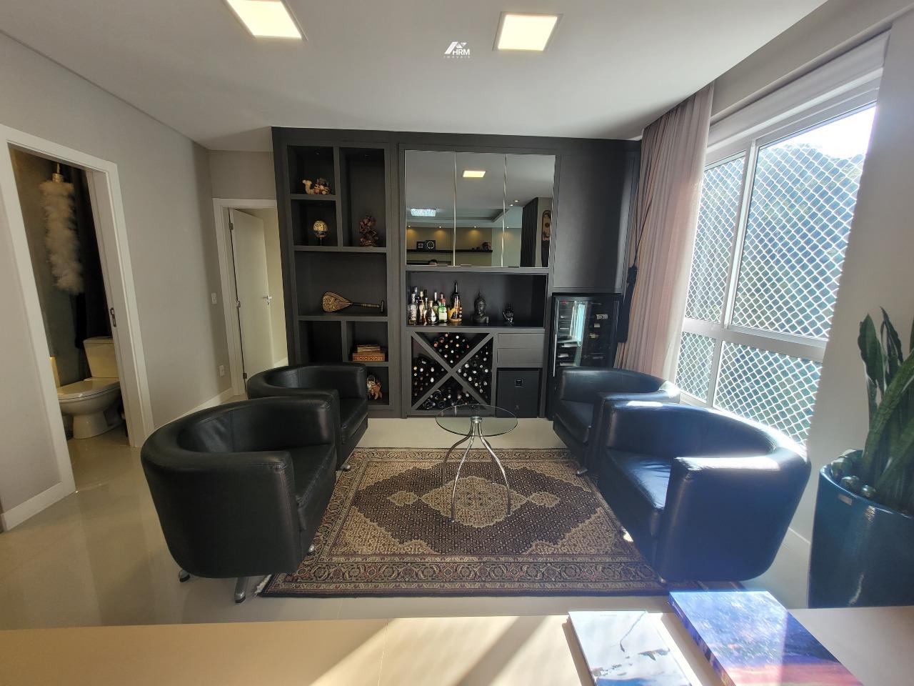 Apartamento à venda no Pioneiros: 