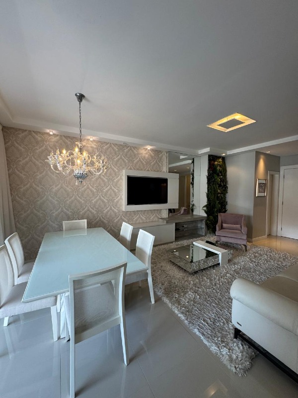 Apartamento à venda no Meia Praia: 