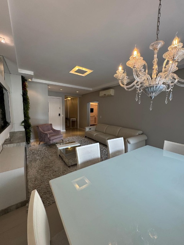 Apartamento à venda no Meia Praia: 