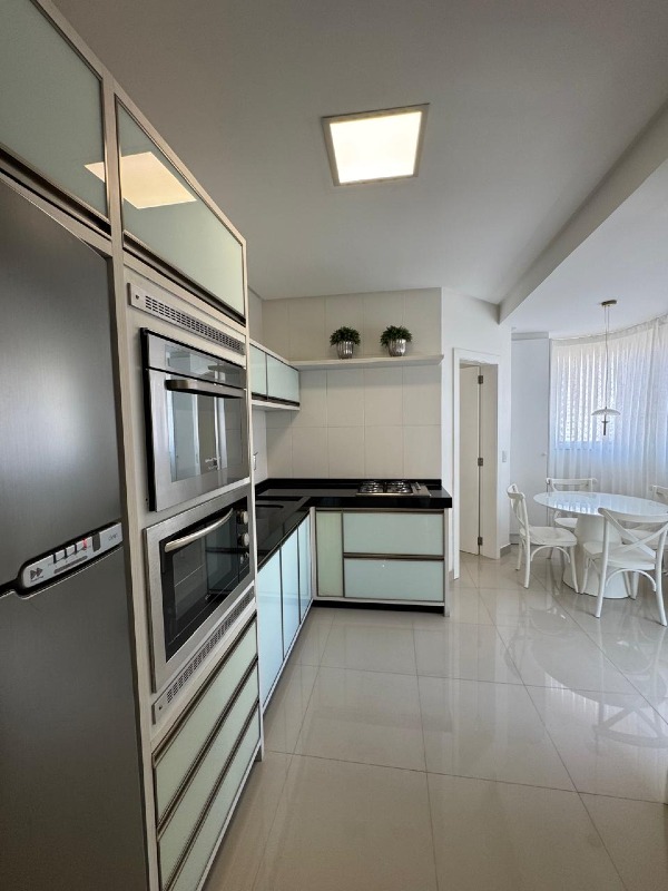 Apartamento à venda no Meia Praia: 