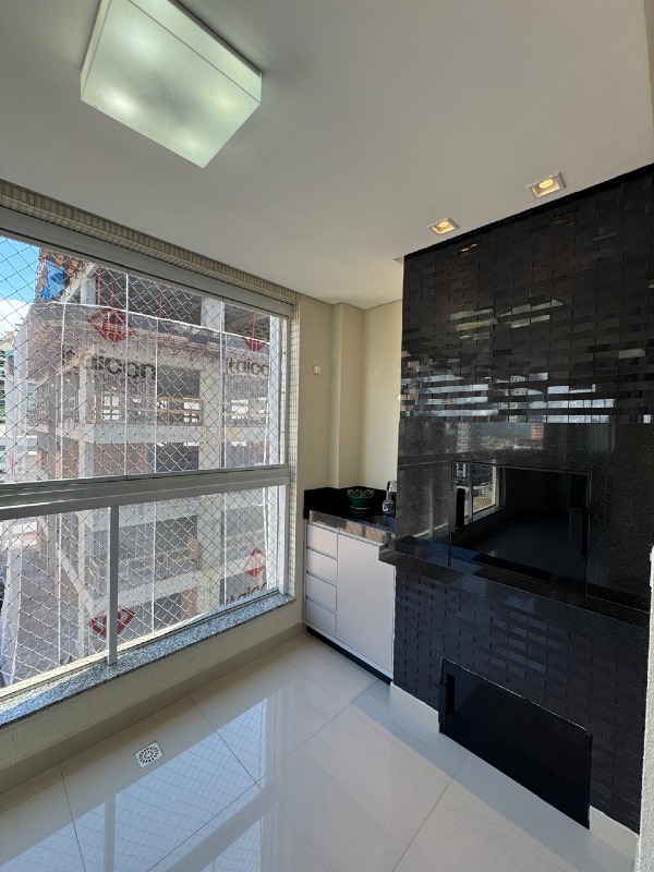 Apartamento à venda no Meia Praia: 