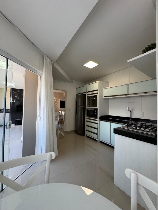 Apartamento à venda no Meia Praia: 