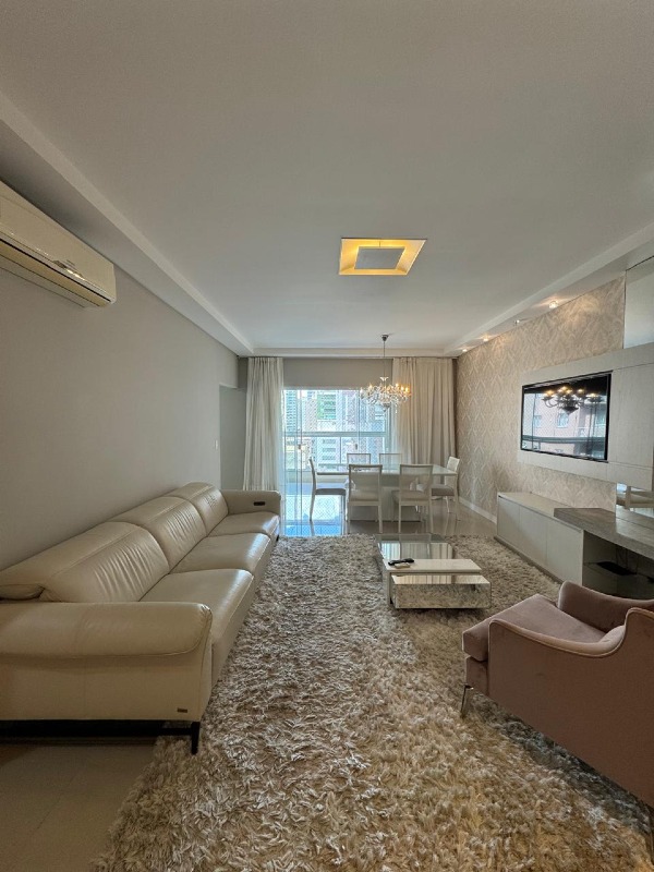 Apartamento à venda no Meia Praia: 