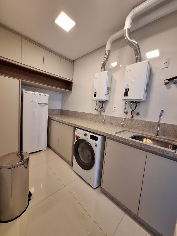 Apartamento à venda no Meia Praia: 