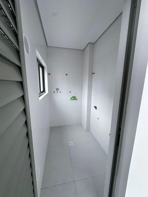 Apartamento à venda no Meia Praia: 