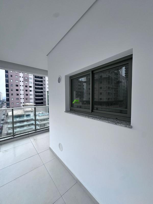 Apartamento à venda no Meia Praia: 