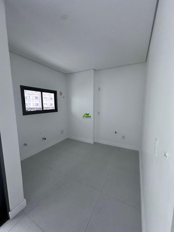 Apartamento à venda no Meia Praia: 