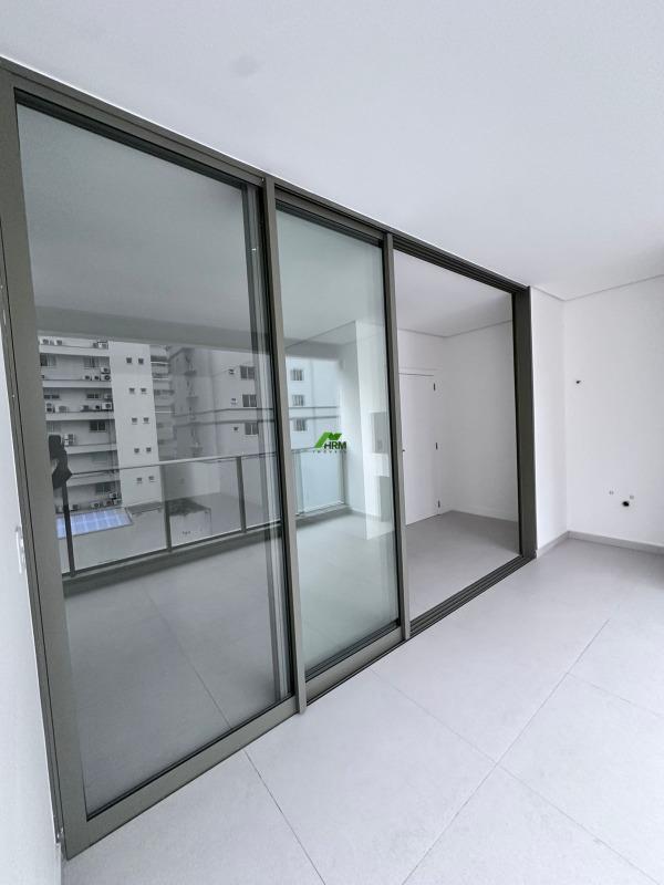 Apartamento à venda no Meia Praia: 