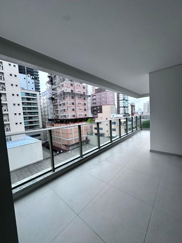 Apartamento à venda no Meia Praia: 