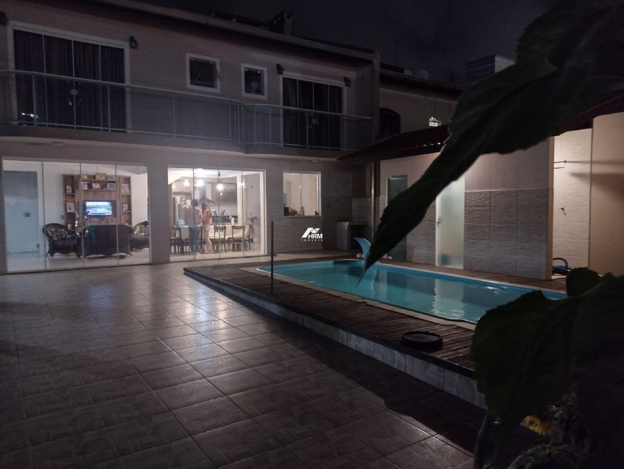 Casa à venda no Centro: 