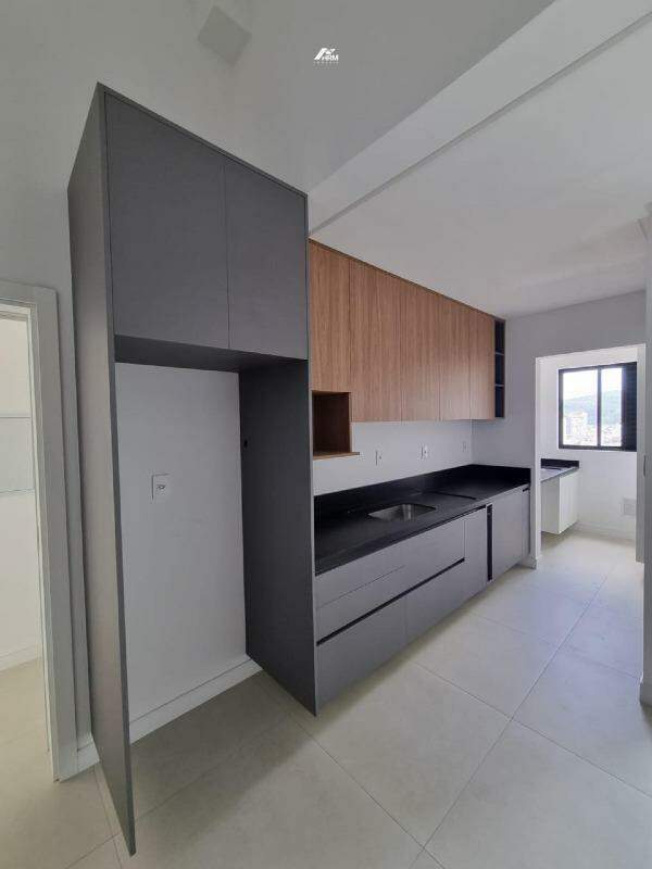 Apartamento à venda no Perequê: 
