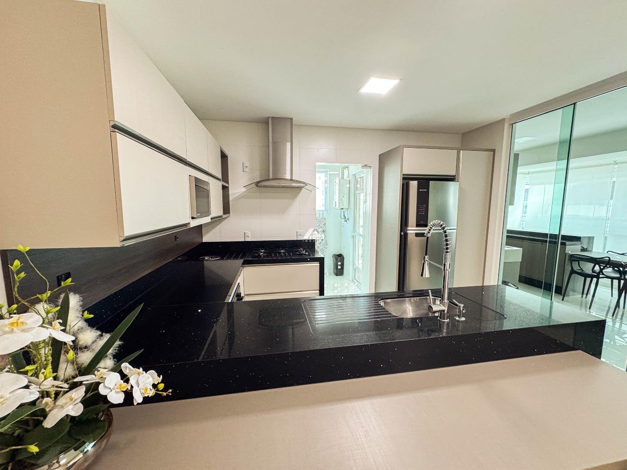 Apartamento à venda no Meia Praia: 