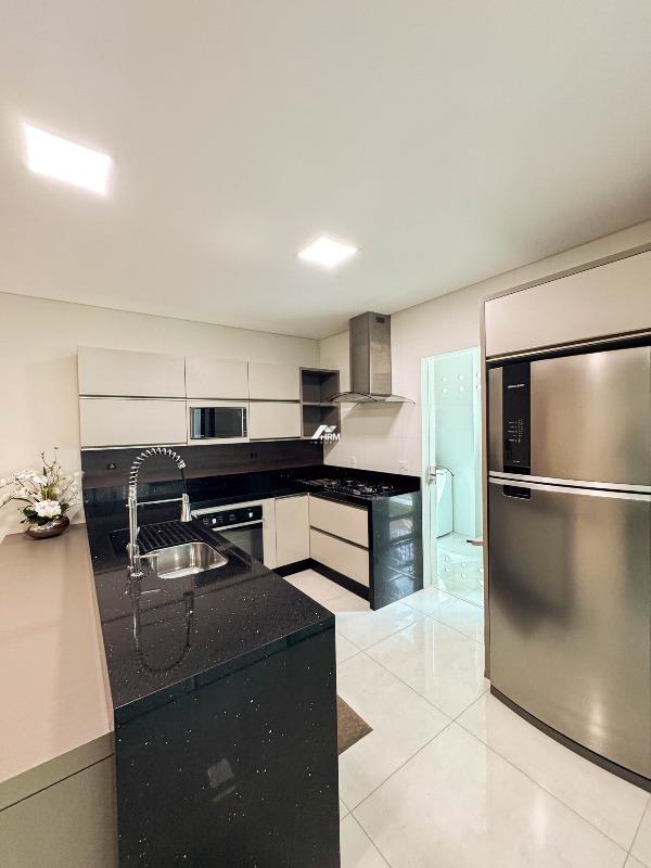 Apartamento à venda no Meia Praia: 