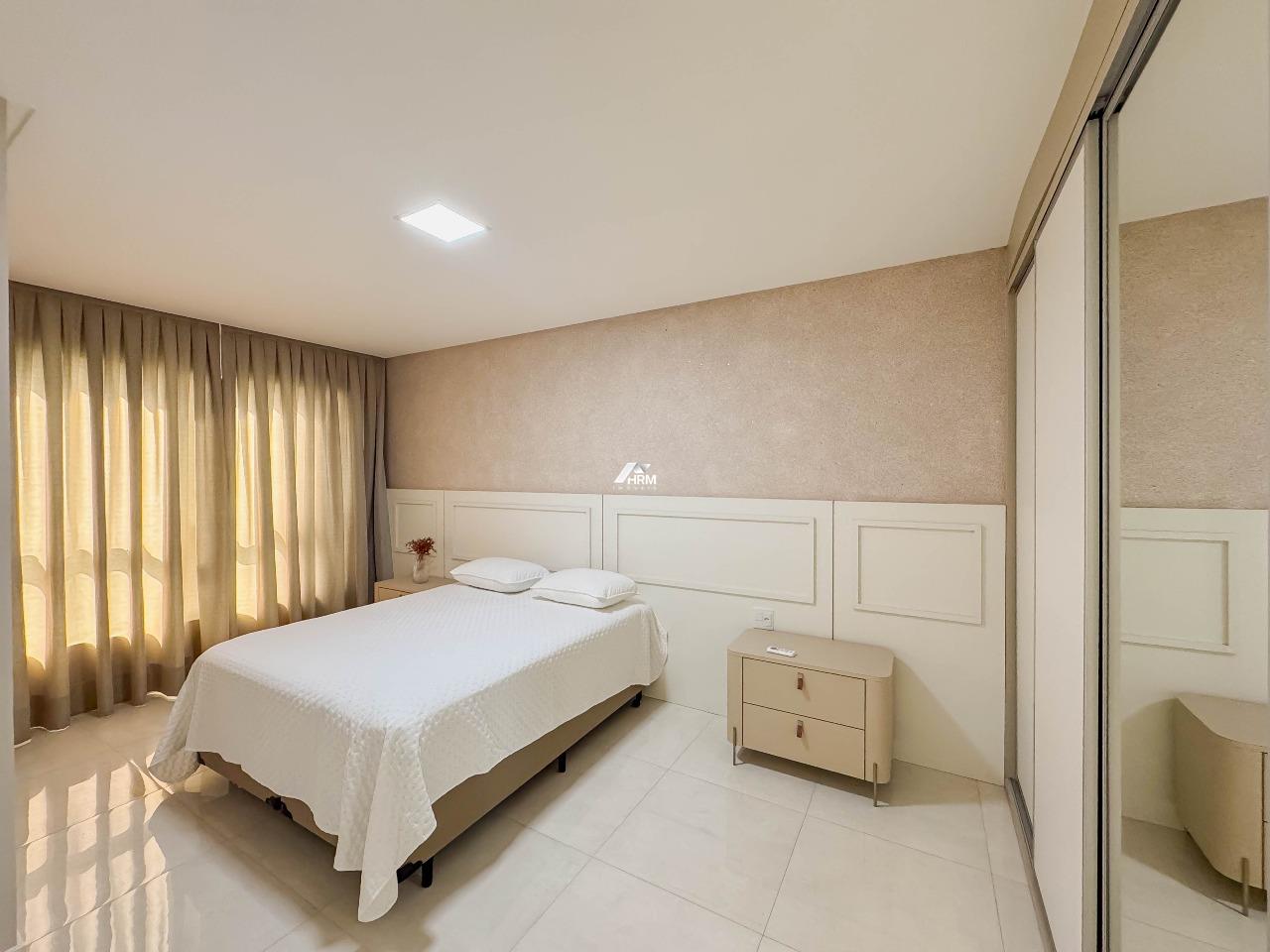 Apartamento à venda no Meia Praia: 