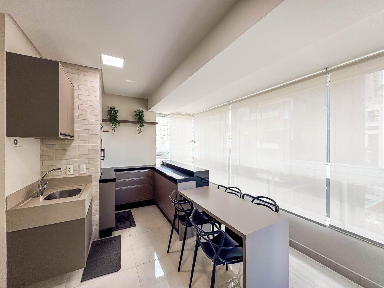 Apartamento à venda no Meia Praia: 