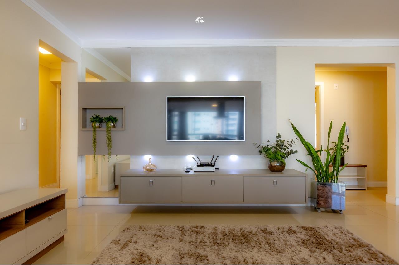 Apartamento à venda no Meia Praia: 