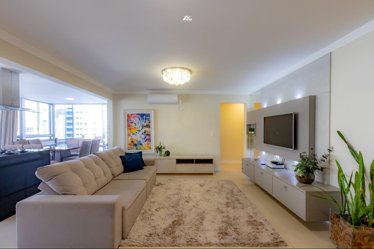 Apartamento à venda no Meia Praia: 