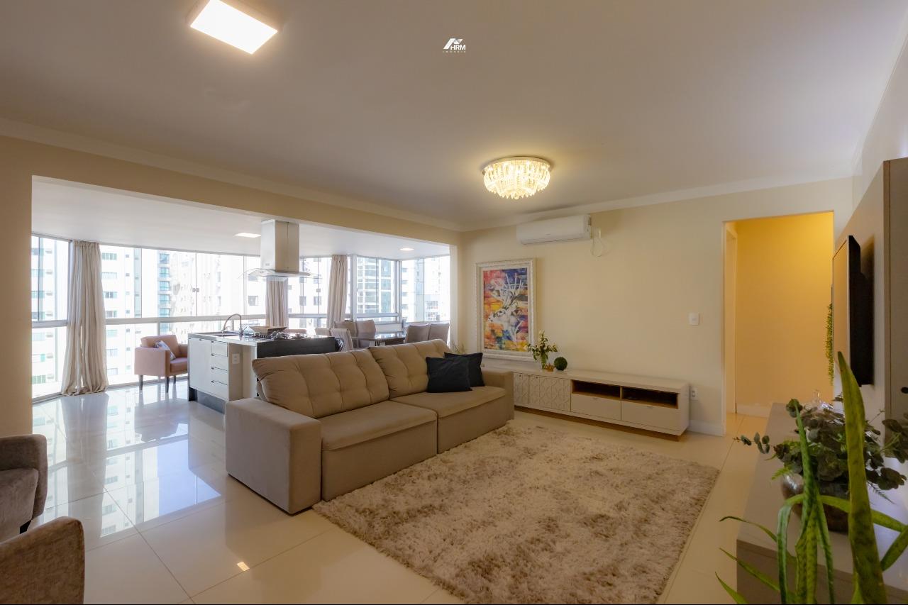 Apartamento à venda no Meia Praia: 