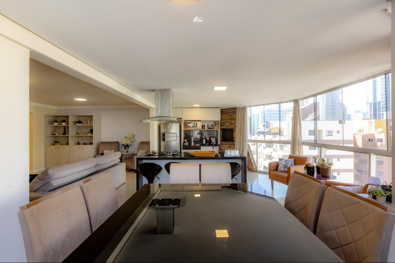 Apartamento à venda no Meia Praia: 