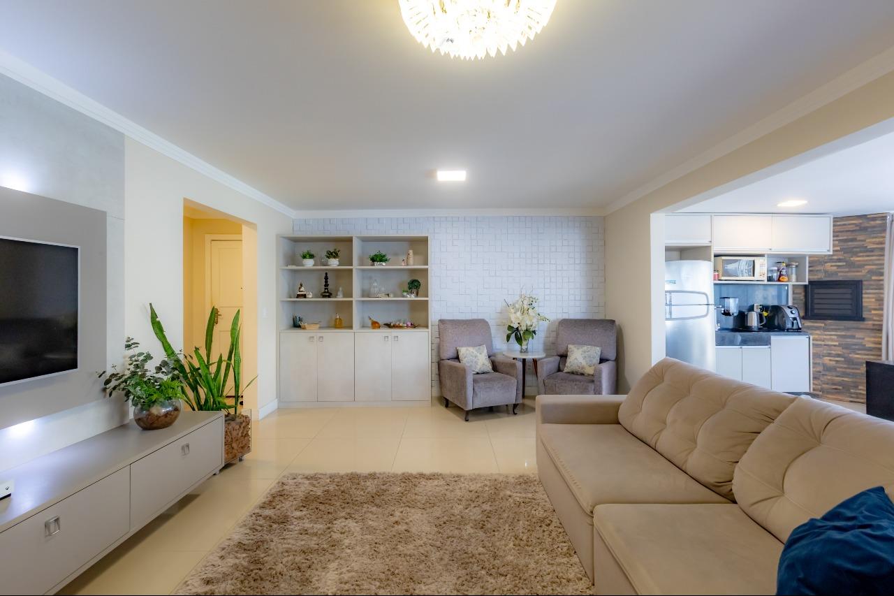 Apartamento à venda no Meia Praia: 