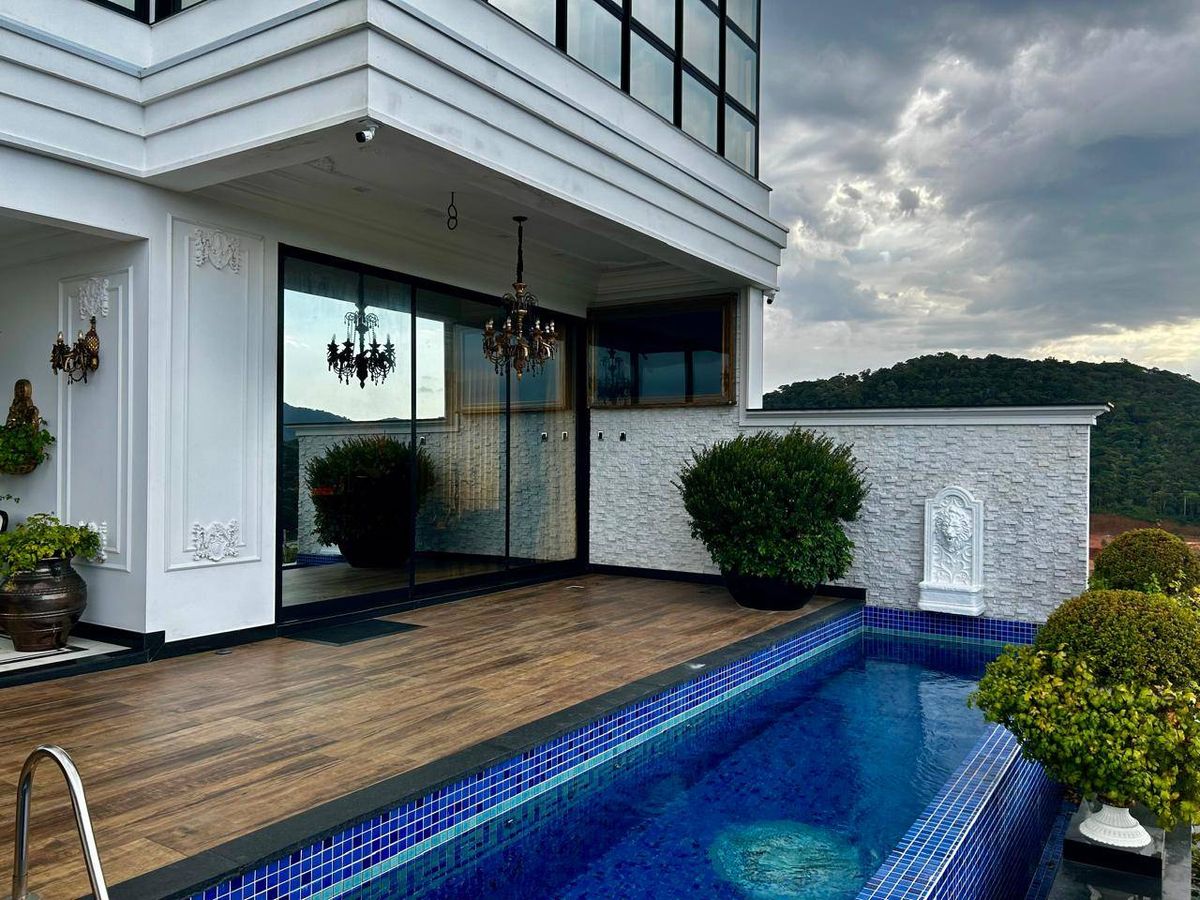 Casa de Condomínio à venda no Centro: 