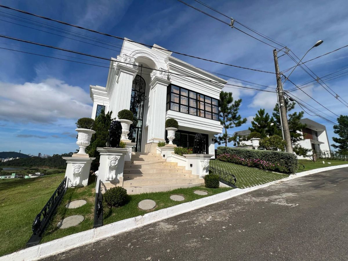 Casa de Condomínio à venda no Centro: 