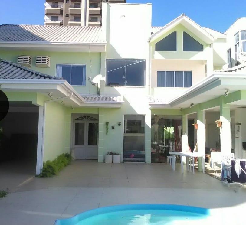 Casa à venda no Centro: 