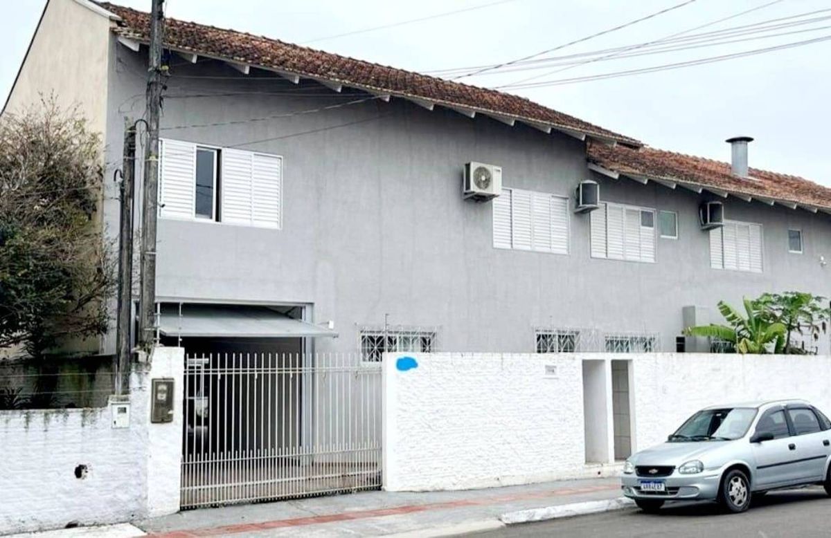 Casa à venda no Centro: 