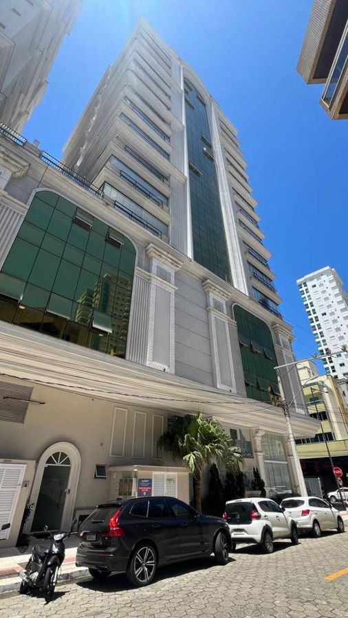 Apartamento à venda no Meia Praia: 