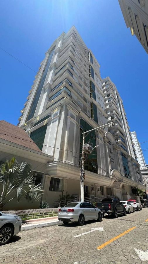 Apartamento à venda no Meia Praia: 