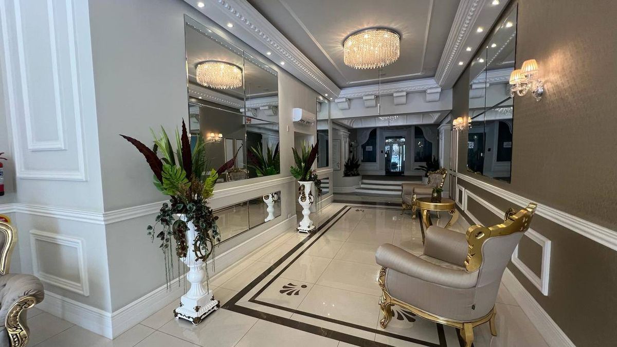 Apartamento à venda no Meia Praia: 