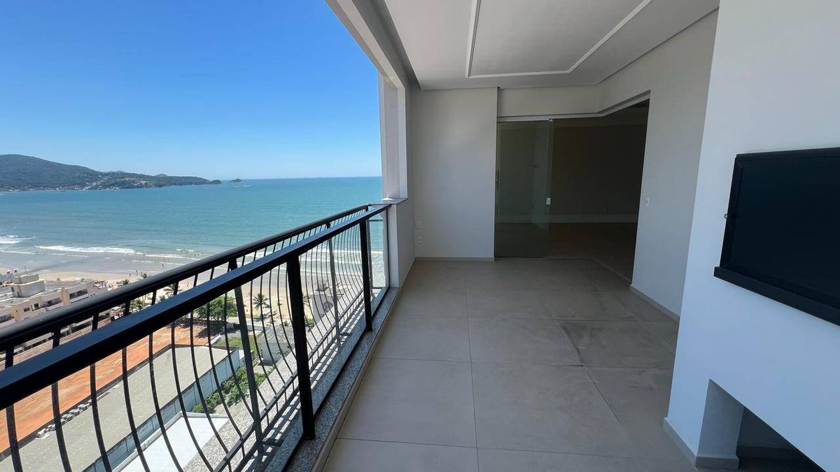 Apartamento à venda no Meia Praia: 