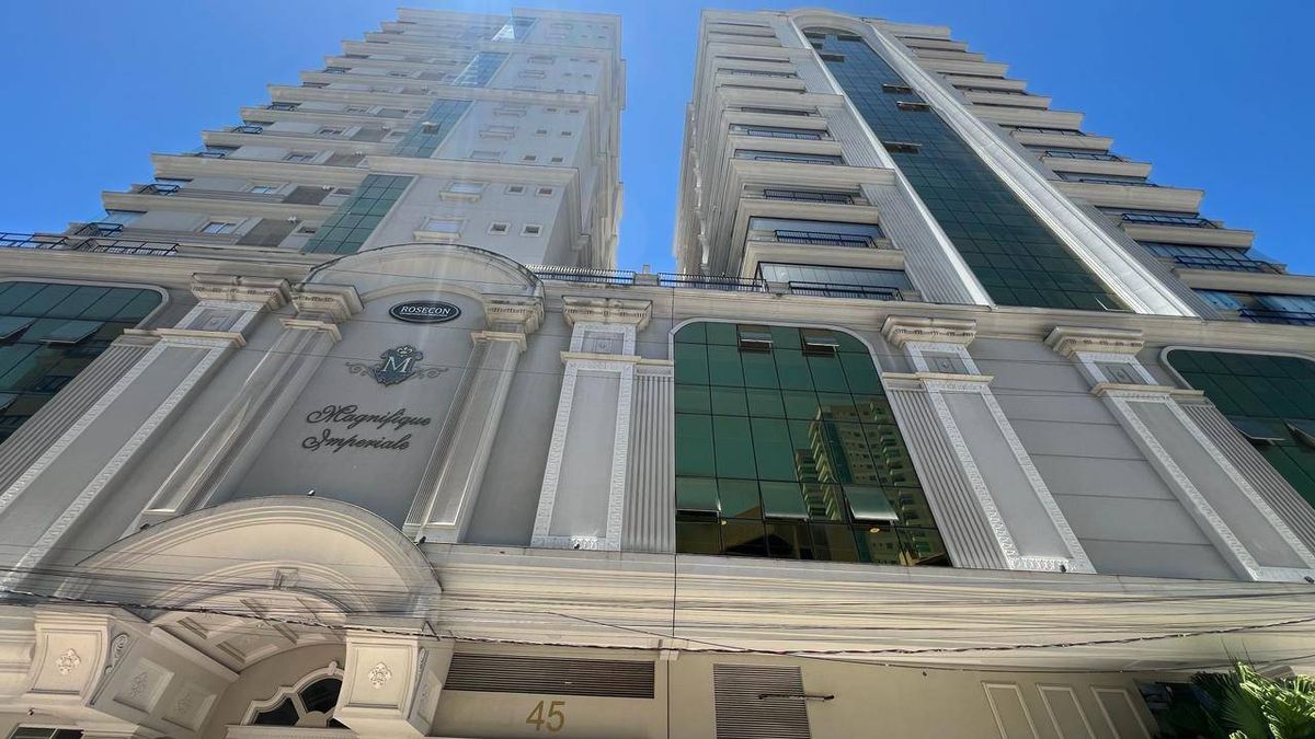 Apartamento à venda no Meia Praia: 