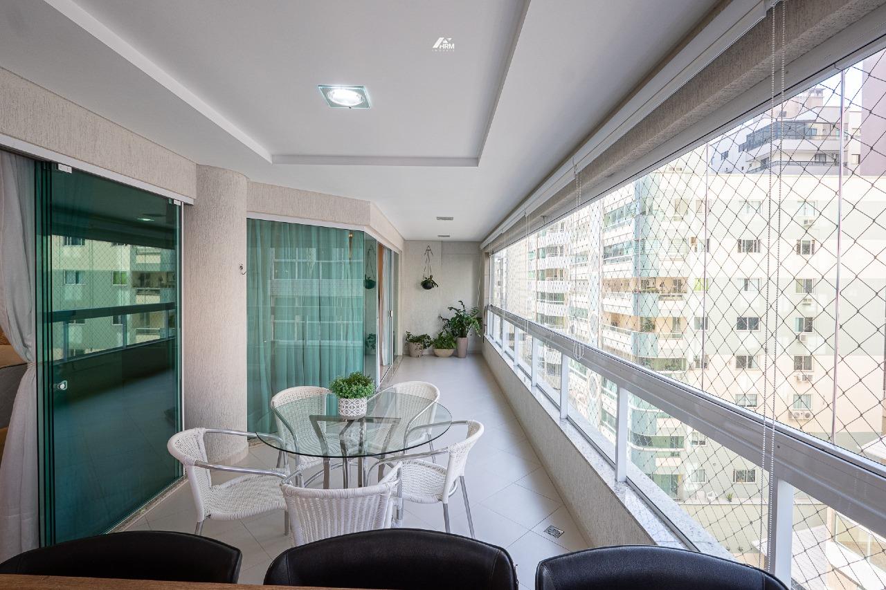 Apartamento à venda no Meia Praia: 