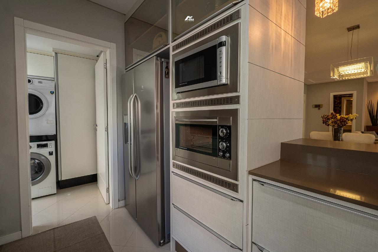 Apartamento à venda no Meia Praia: 