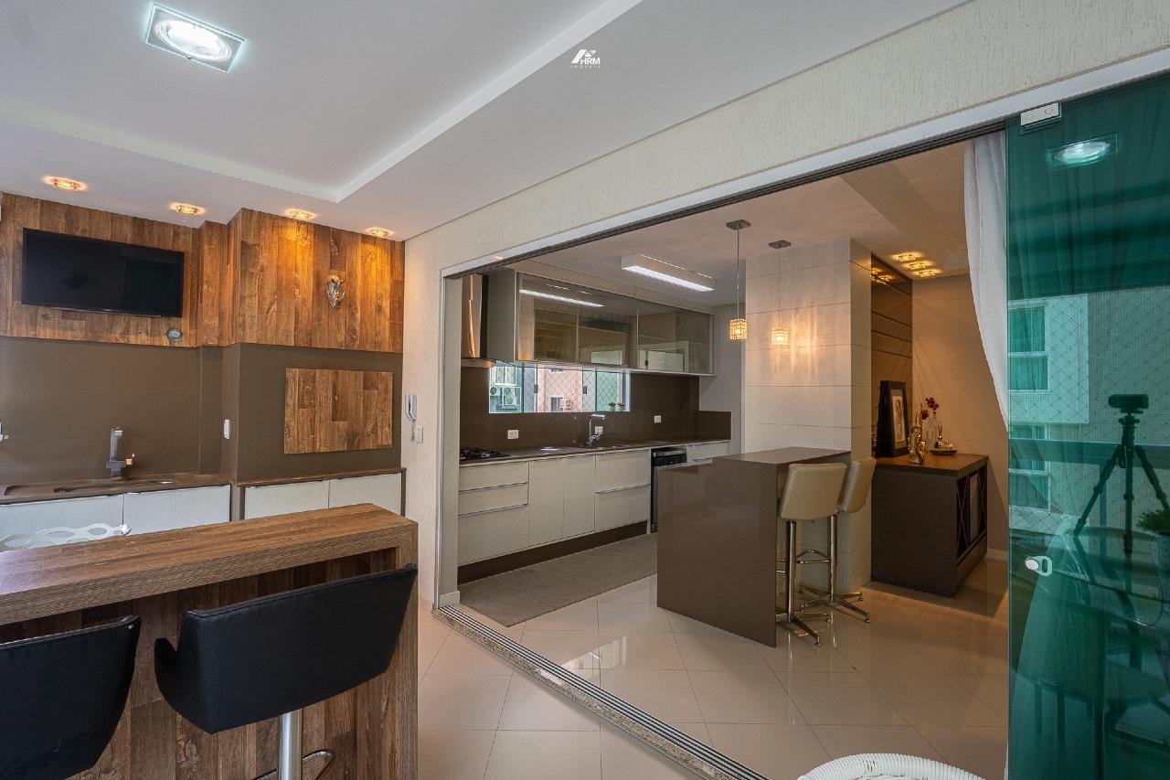 Apartamento à venda no Meia Praia: 