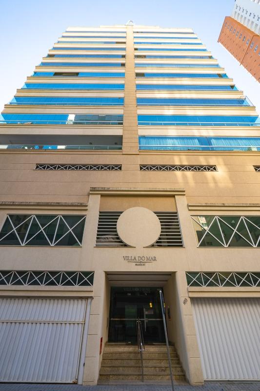 Apartamento à venda no Meia Praia: 